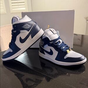 Jordan 1 Mid SE "Football Grey/Midnight Navy/White | !!!New In Box!!!